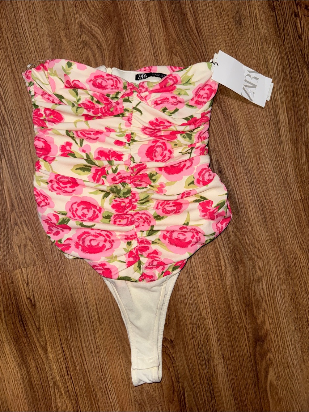 ZARA SIZE S  BODYSUIT WITH RED ROSES NWT 🌹